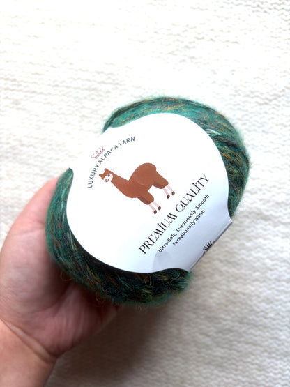 3 balls x 50g Alpaca yarn : 90% Alpaca + 10% Anti Pilling Fiber : 08 Kelly Green