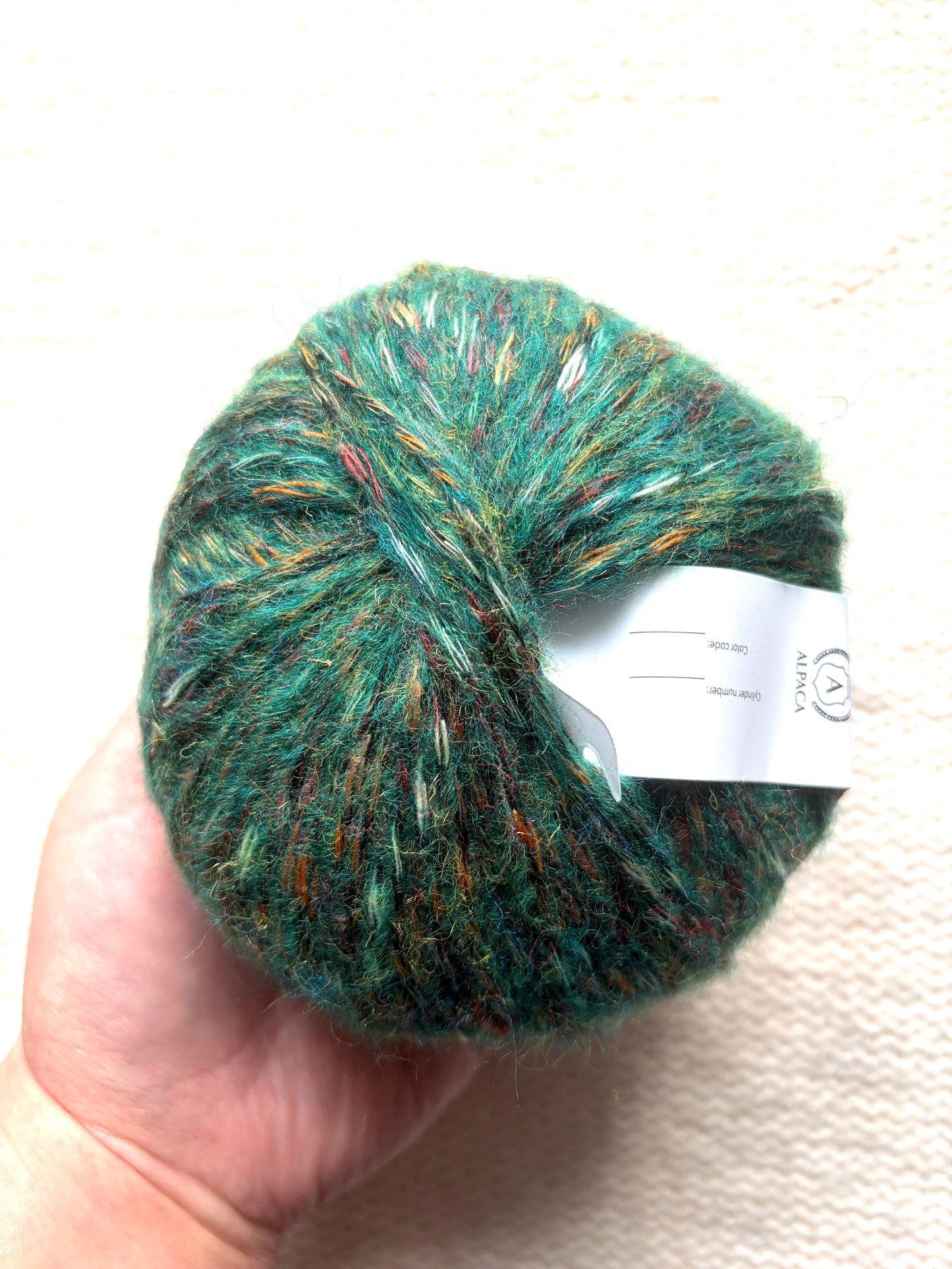 3 balls x 50g Alpaca yarn : 90% Alpaca + 10% Anti Pilling Fiber : 08 Kelly Green
