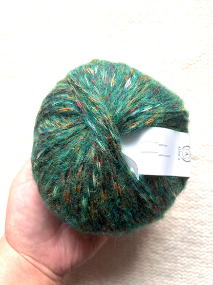 3 balls x 50g Alpaca yarn : 90% Alpaca + 10% Anti Pilling Fiber : 08 Kelly Green