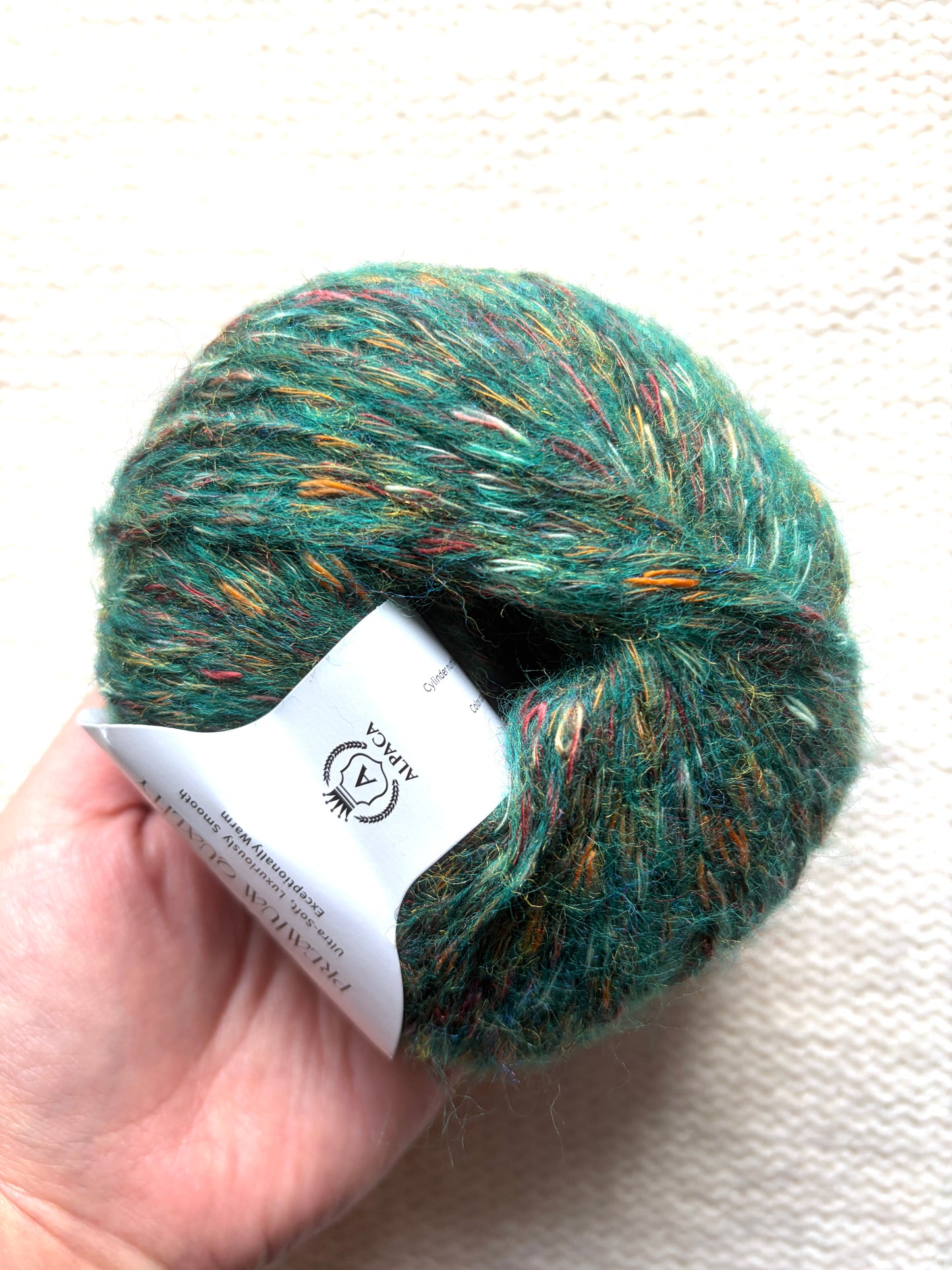 3 balls x 50g Alpaca yarn : 90% Alpaca + 10% Anti Pilling Fiber : 08 Kelly Green