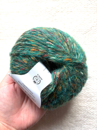 3 balls x 50g Alpaca yarn : 90% Alpaca + 10% Anti Pilling Fiber : 08 Kelly Green