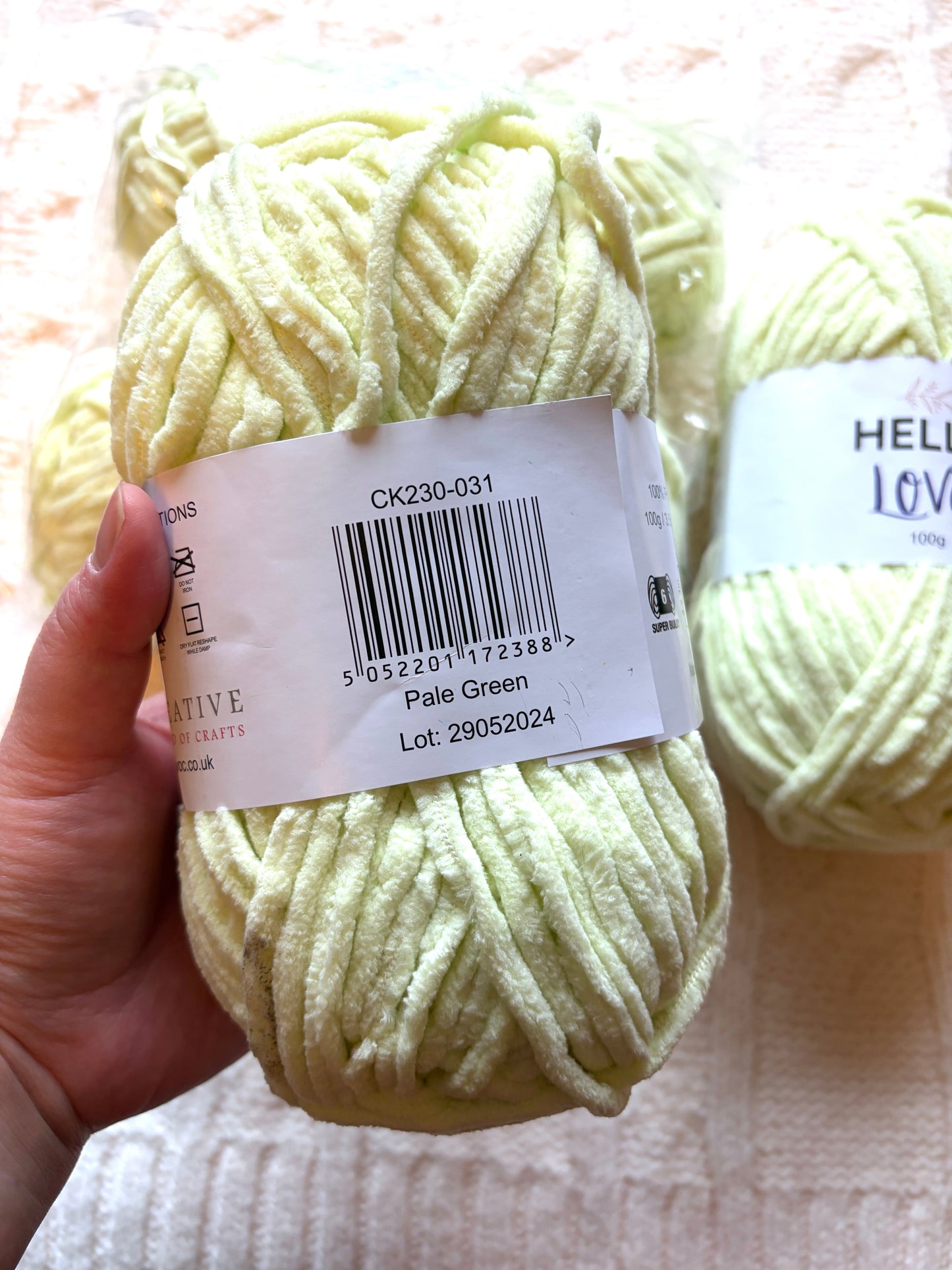 2 balls x 100g Hello Love Chenille Yarn Super Bulky Polyester - Pale Green