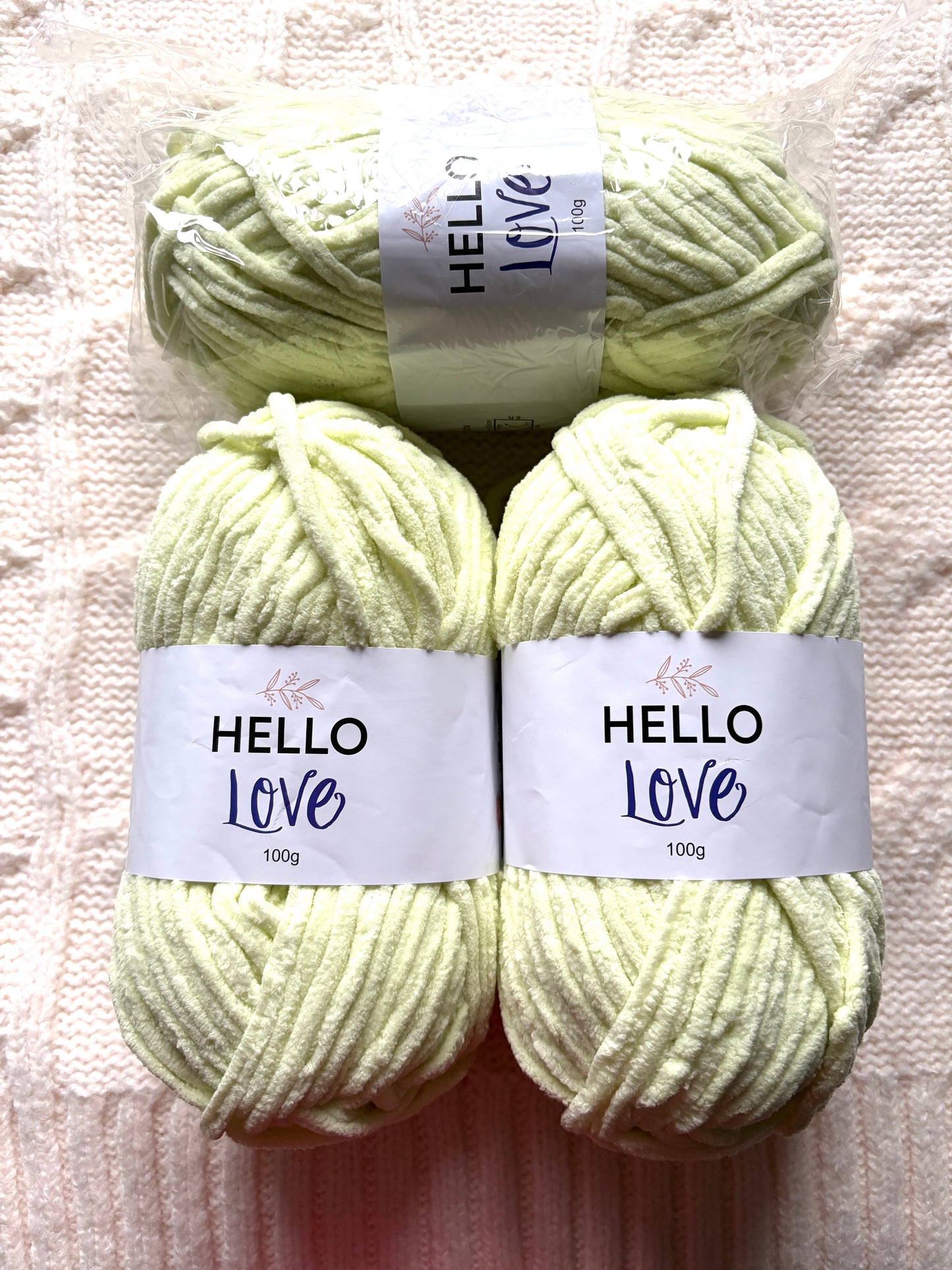 2 balls x 100g Hello Love Chenille Yarn Super Bulky Polyester - Pale Green
