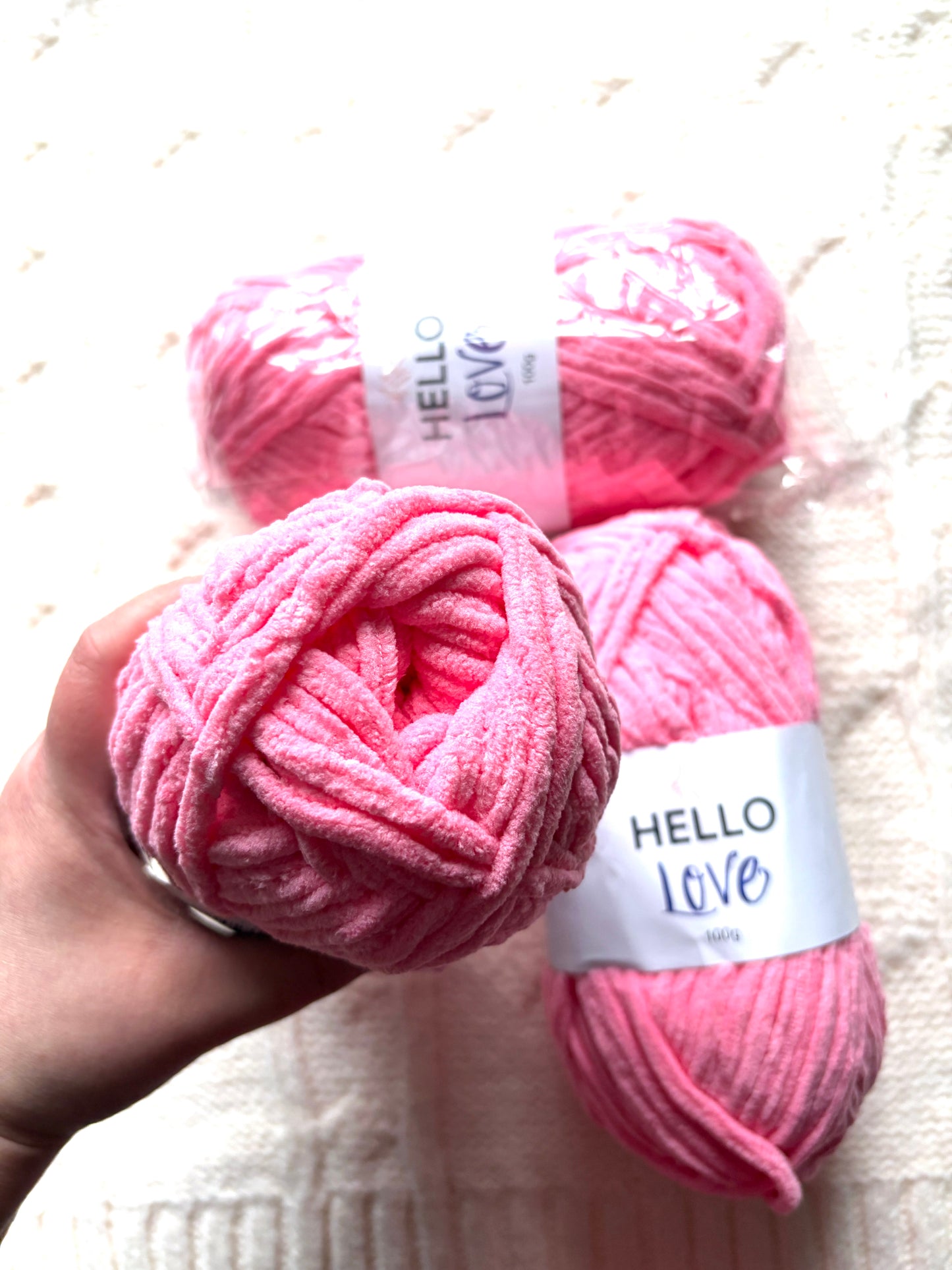 2 balls x 100g Hello Love Chenille Yarn Super Bulky Polyester - Soft Pink
