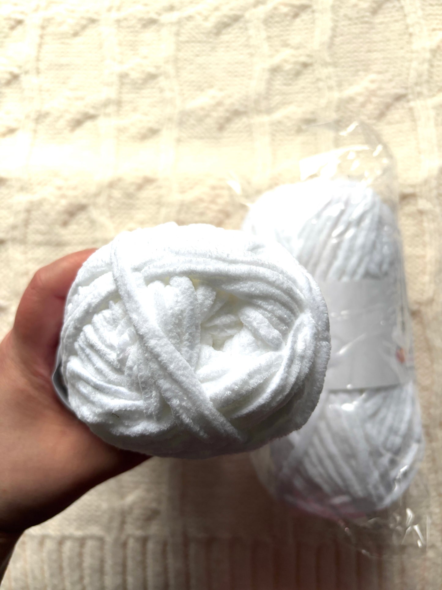 2 balls x 100g Hello Love Chenille Yarn Super Bulky Polyester - White