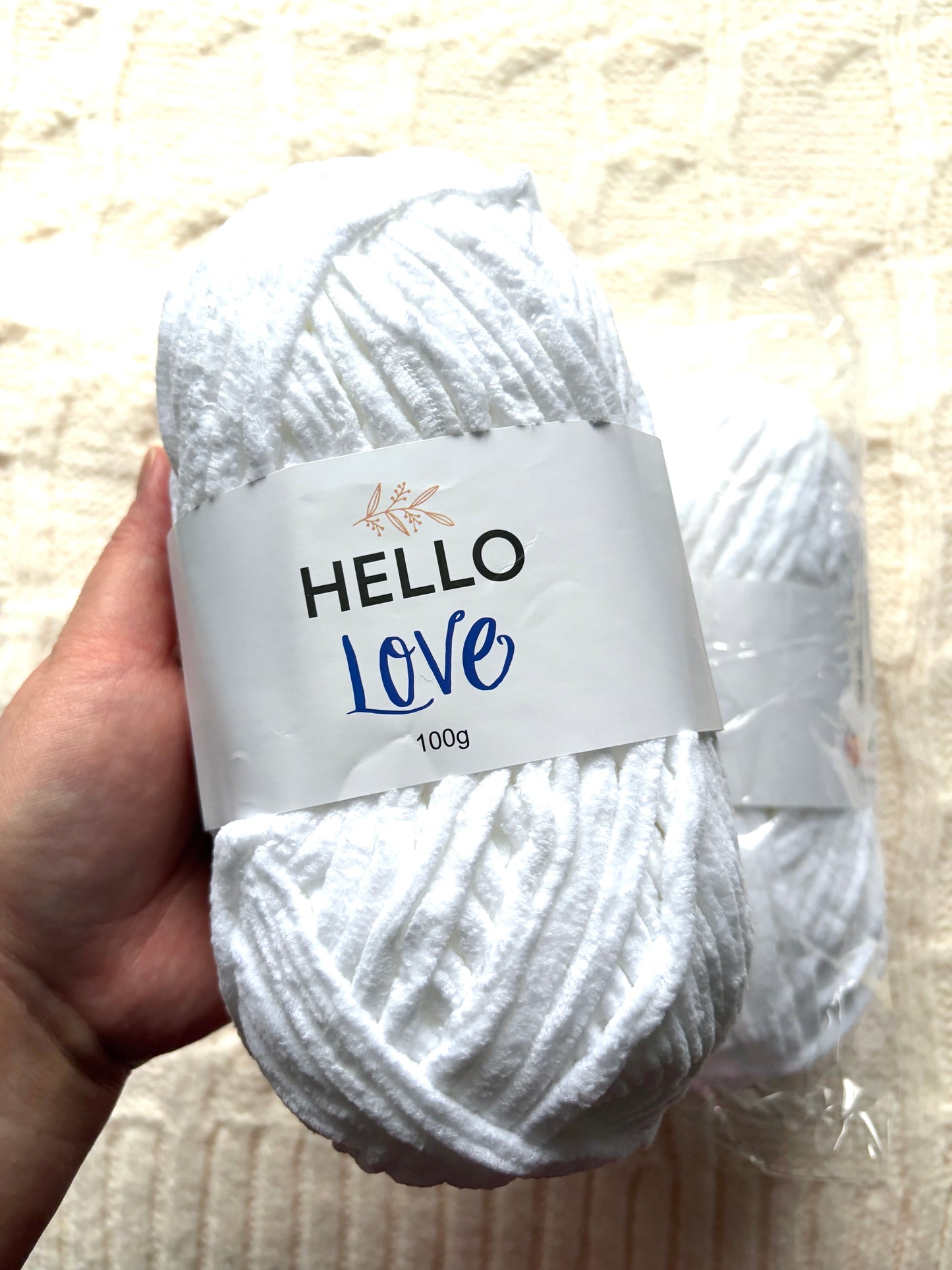 2 balls x 100g Hello Love Chenille Yarn Super Bulky Polyester - White
