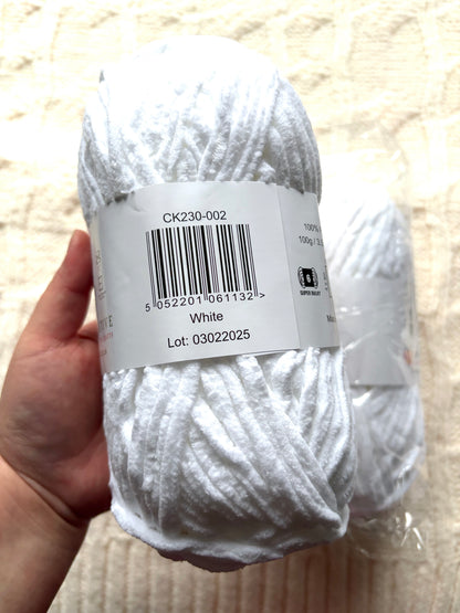 2 balls x 100g Hello Love Chenille Yarn Super Bulky Polyester - White