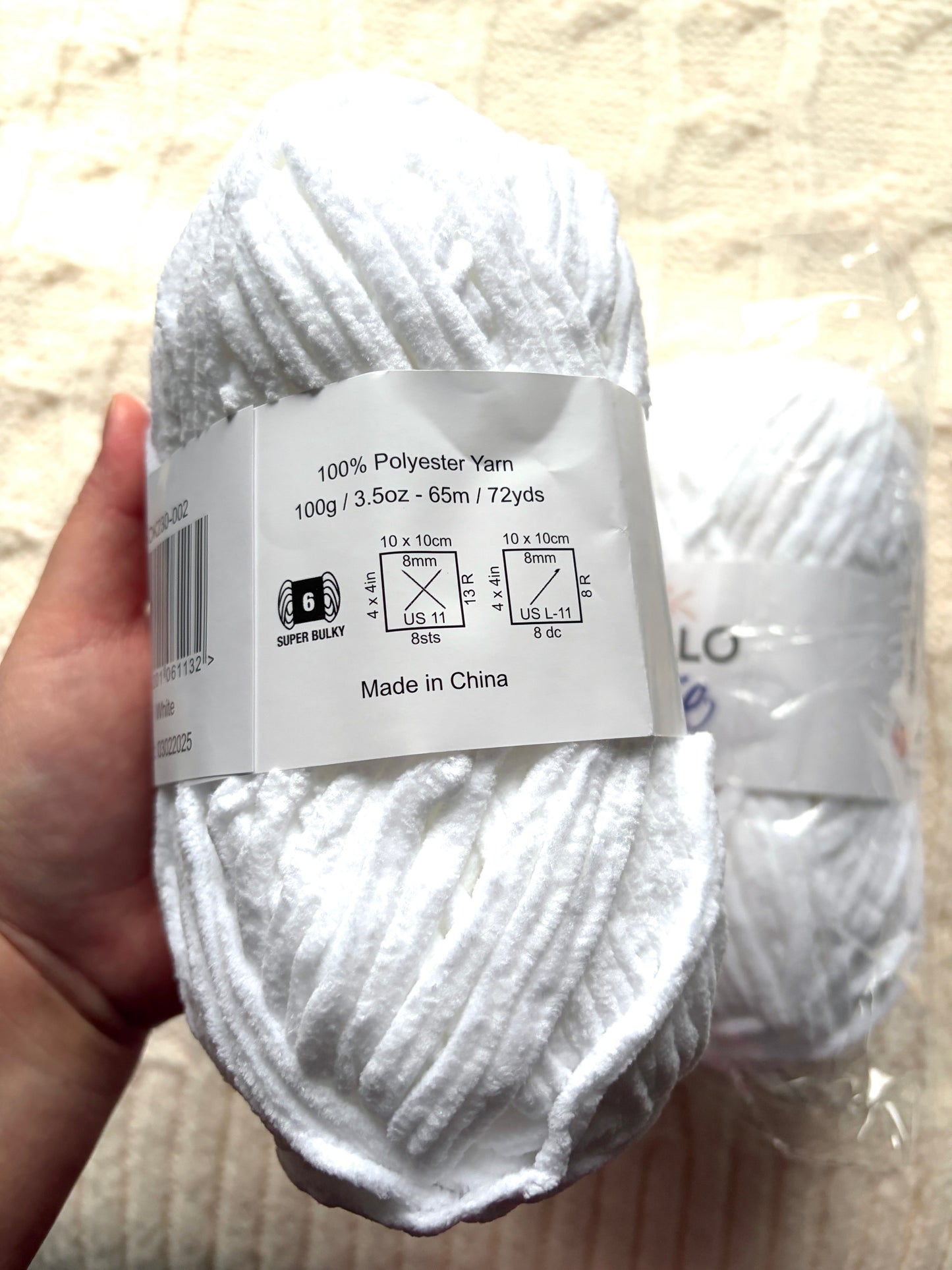 2 balls x 100g Hello Love Chenille Yarn Super Bulky Polyester - White