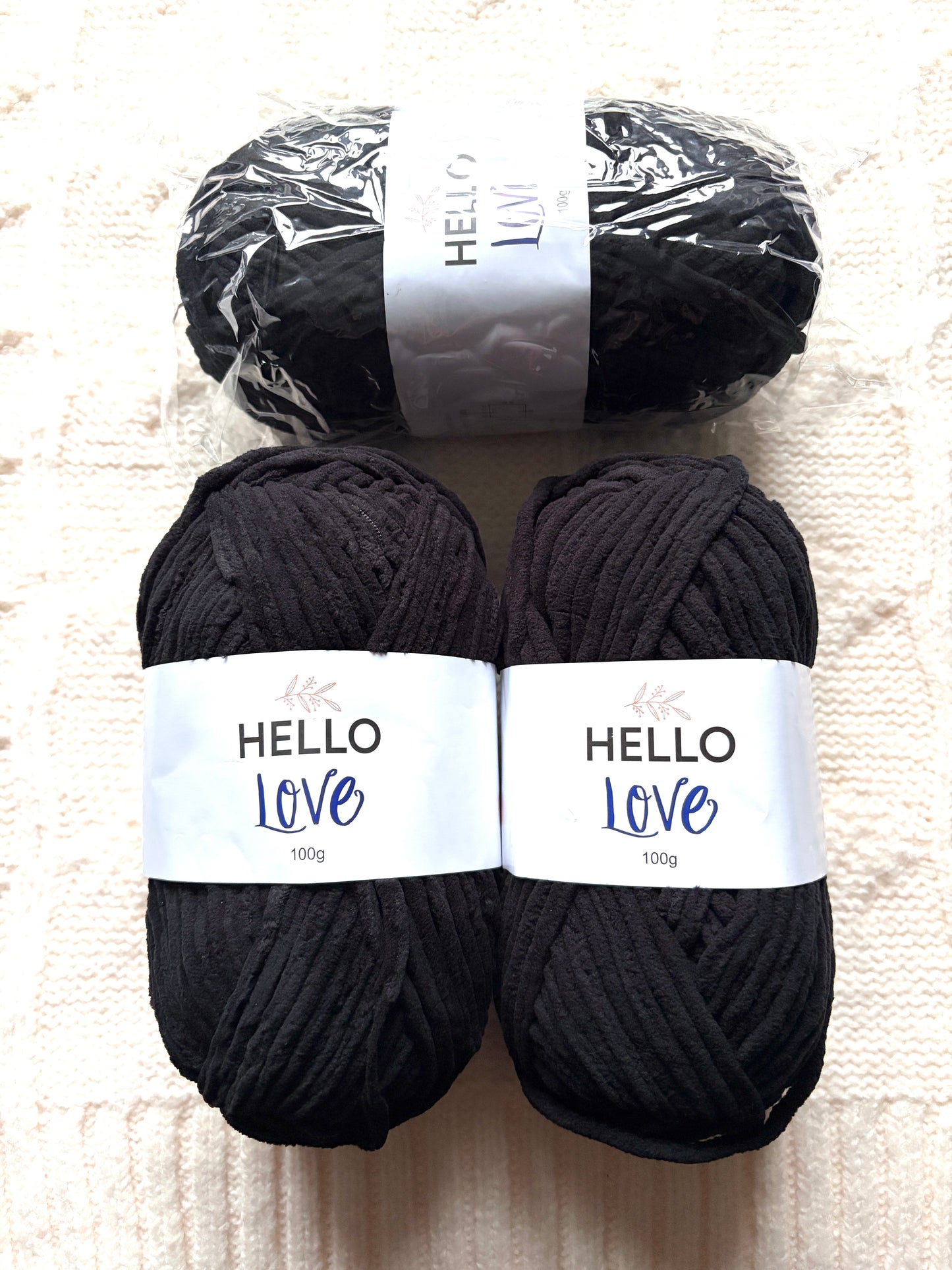 2 balls x 100g Hello Love Chenille Yarn Super Bulky Polyester - Black