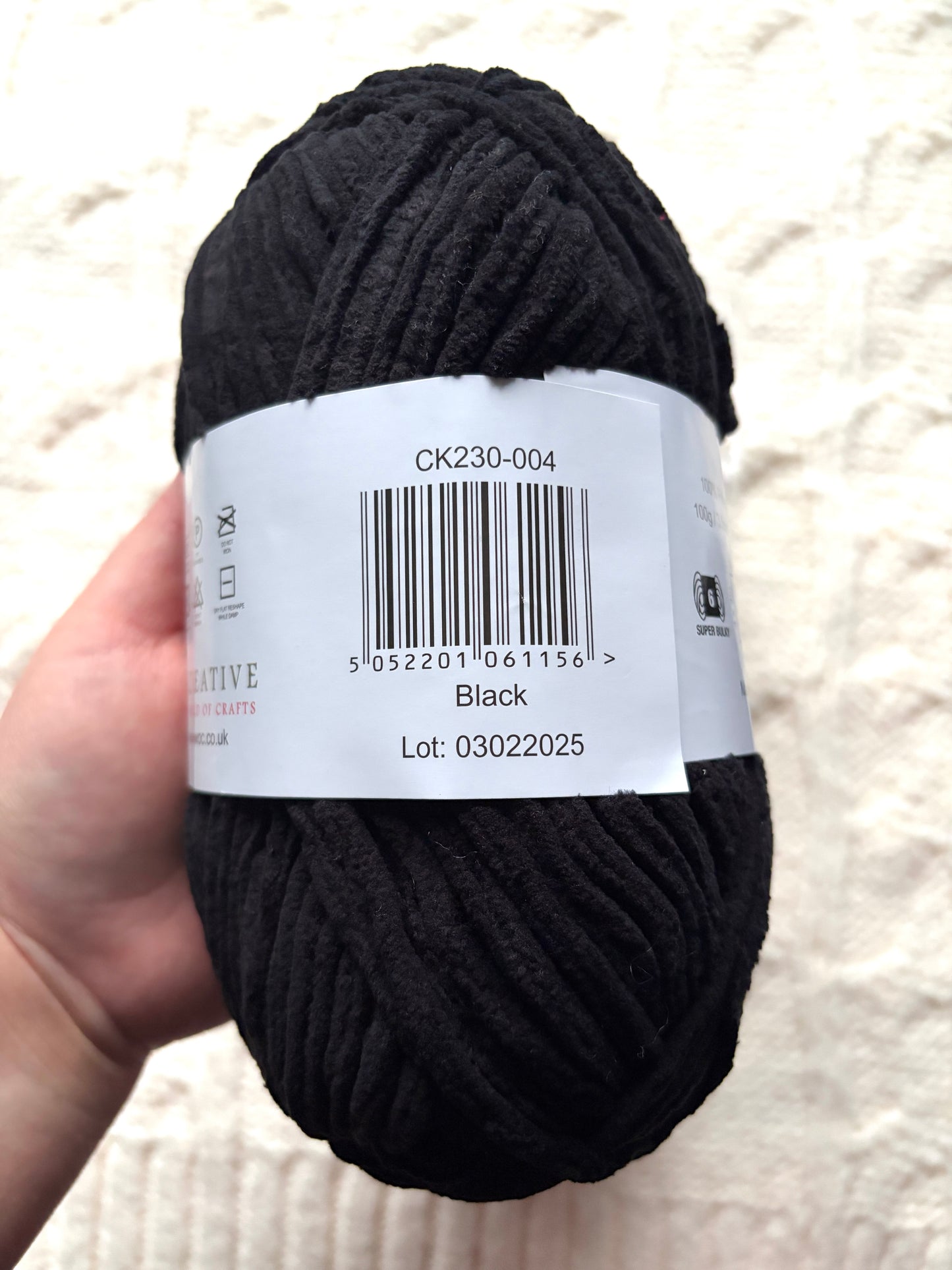 2 balls x 100g Hello Love Chenille Yarn Super Bulky Polyester - Black