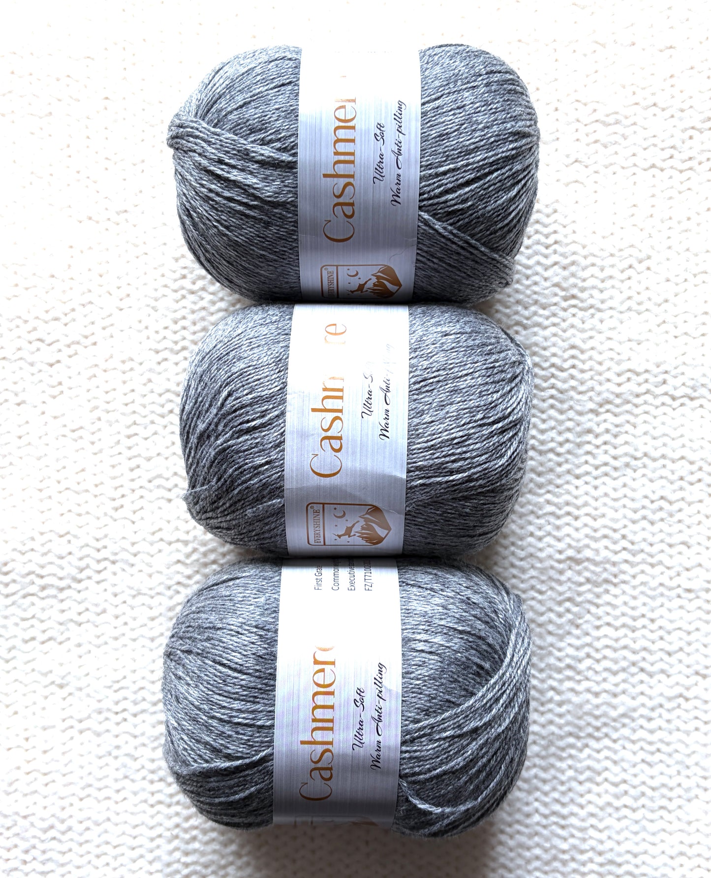 3 balls x 50g Cashmere Ultra Soft Yarn : 80% Cashmere : 06 Grey