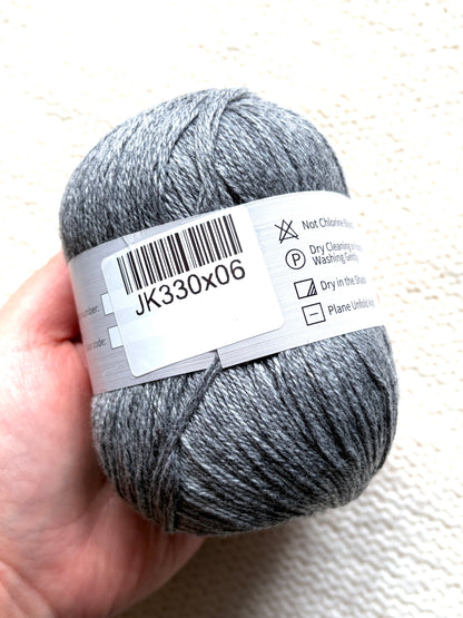 3 balls x 50g Cashmere Ultra Soft Yarn : 80% Cashmere : 06 Grey