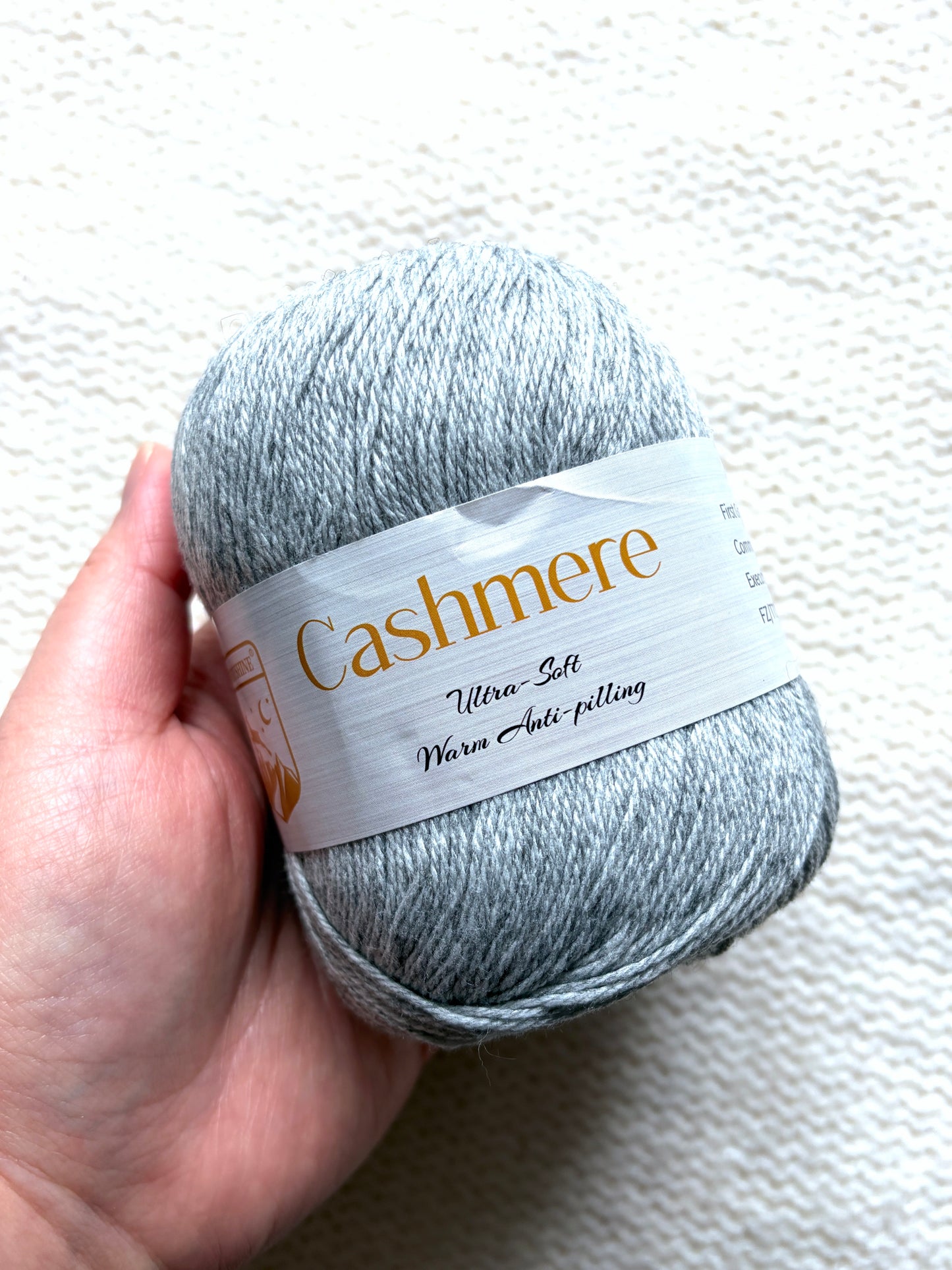 3 balls x 50g Cashmere Ultra Soft Yarn : 80% Cashmere : 19 Light Grey