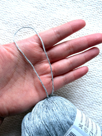 3 balls x 50g Cashmere Ultra Soft Yarn : 80% Cashmere : 19 Light Grey