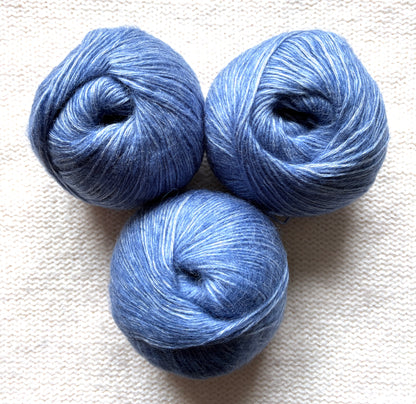 3 balls x 50g 90% Cashmere yarn : Cashmere + Bamboo fiber : 13 Azure Blue