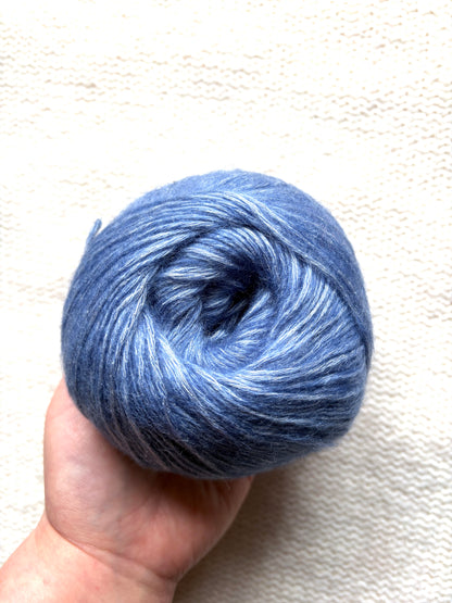 3 balls x 50g 90% Cashmere yarn : Cashmere + Bamboo fiber : 13 Azure Blue