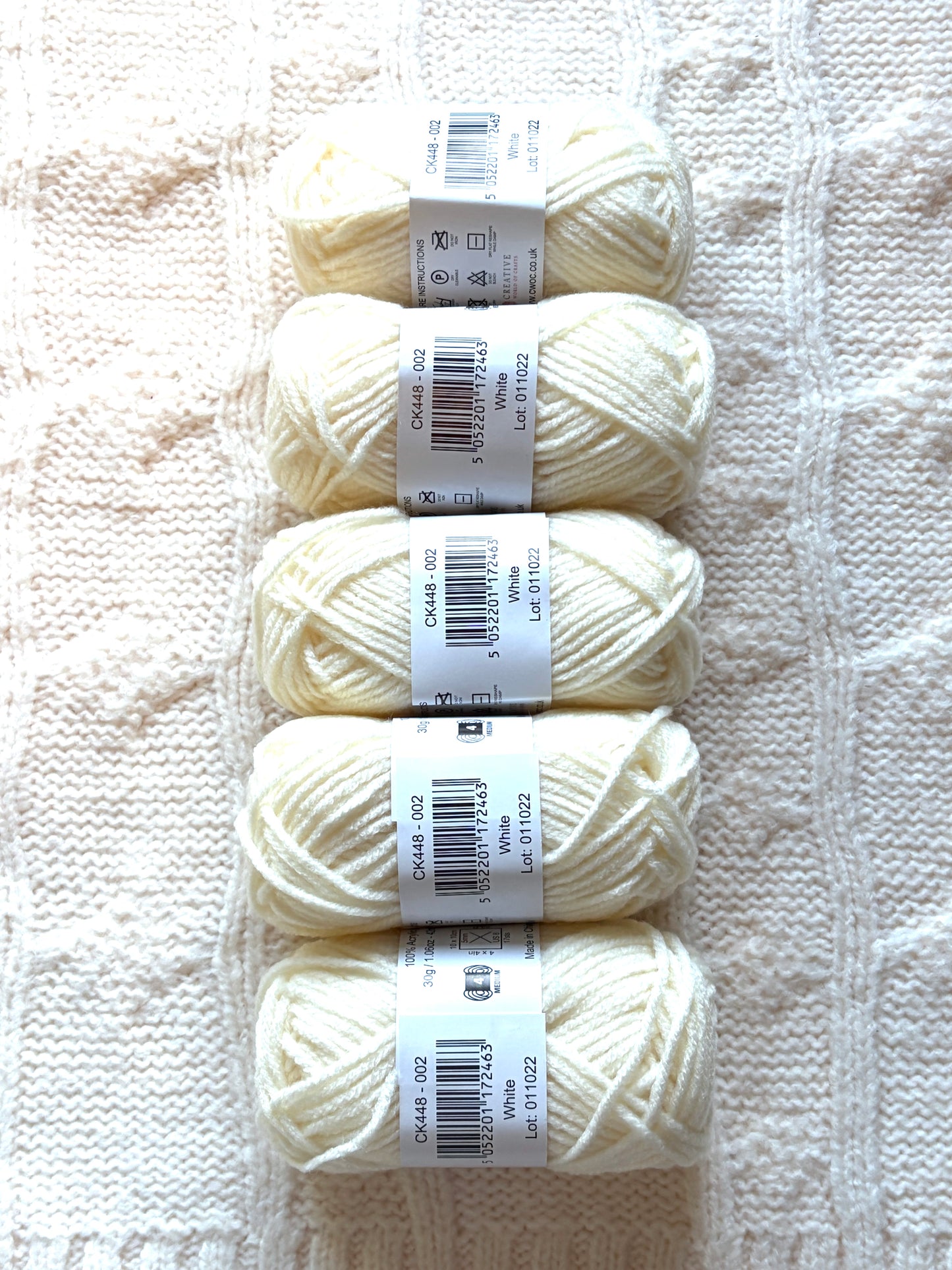 5 balls x 30g Hello Aran Yarn 100% Acrylic - White