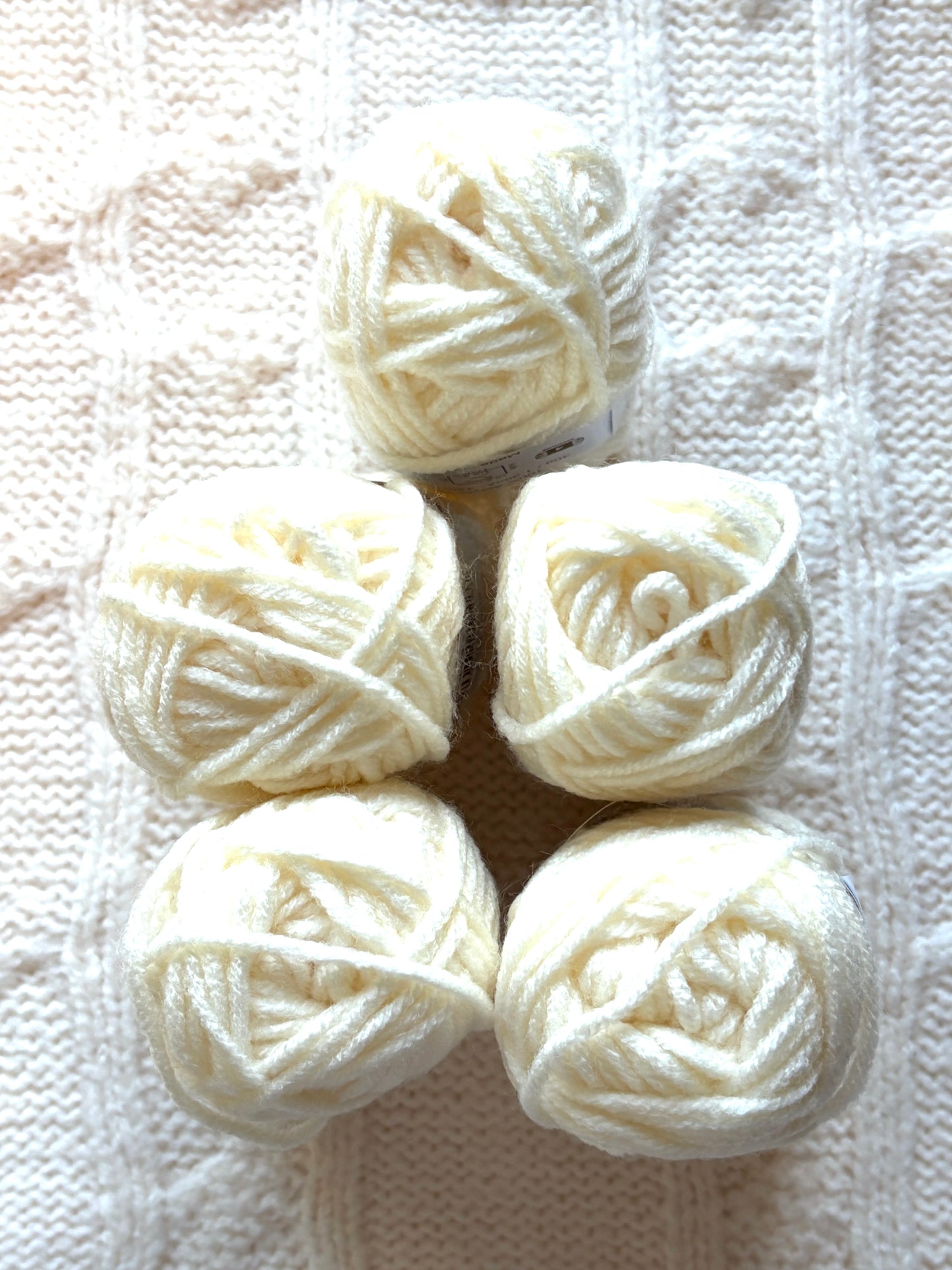 5 balls x 30g Hello Aran Yarn 100% Acrylic - White