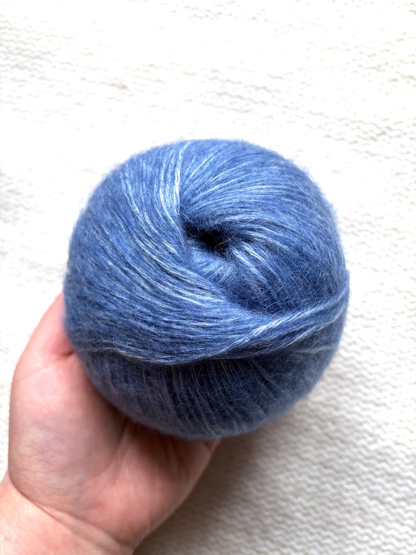 3 balls x 50g 90% Cashmere yarn : Cashmere + Bamboo fiber : 13 Azure Blue