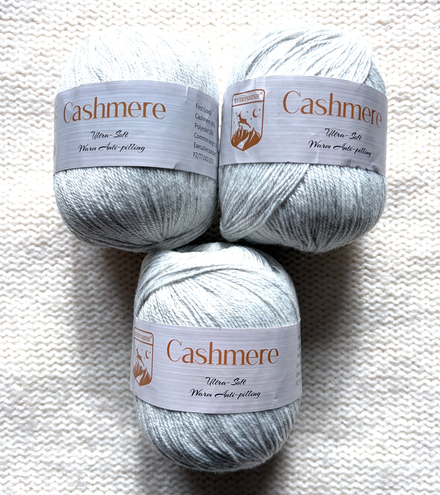 3 balls x 50g Cashmere Ultra Soft Yarn : 80% Cashmere : 33 White Smoke