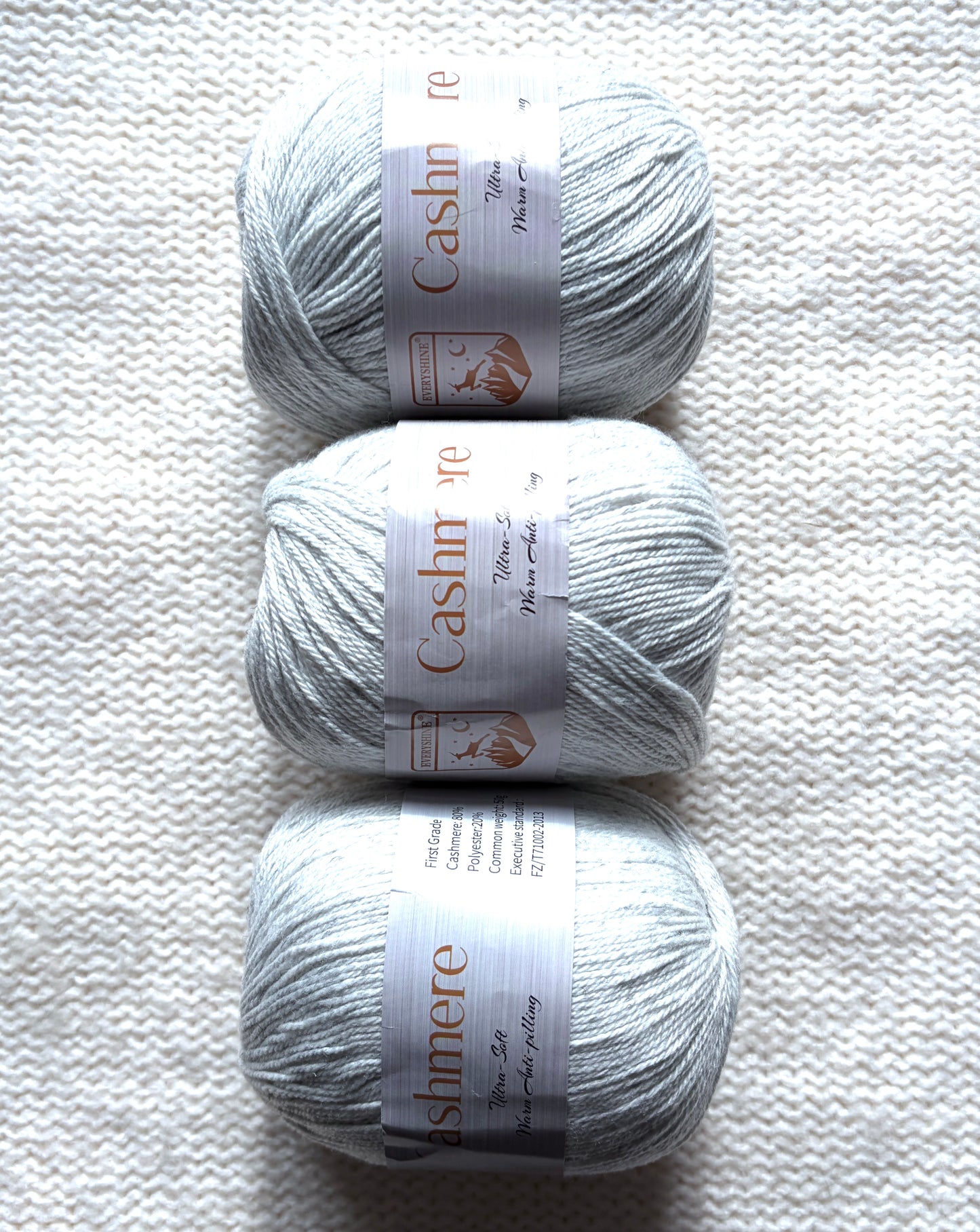 3 balls x 50g Cashmere Ultra Soft Yarn : 80% Cashmere : 33 White Smoke