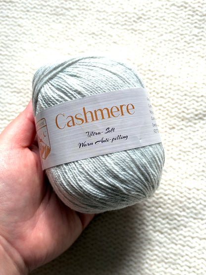 3 balls x 50g Cashmere Ultra Soft Yarn : 80% Cashmere : 33 White Smoke