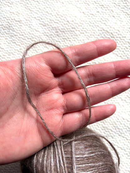 3 balls x 50g 90% Cashmere yarn : Cashmere + Bamboo fiber : 16 Chocolate