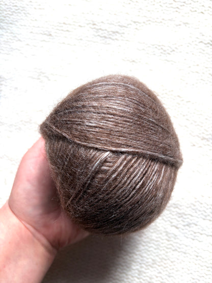 3 balls x 50g 90% Cashmere yarn : Cashmere + Bamboo fiber : 16 Chocolate
