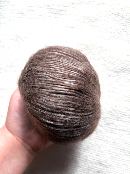 3 balls x 50g 90% Cashmere yarn : Cashmere + Bamboo fiber : 16 Chocolate