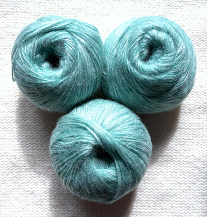 3 balls x 50g 90% Cashmere yarn : Cashmere + Bamboo fiber : 11 Seafoam Green