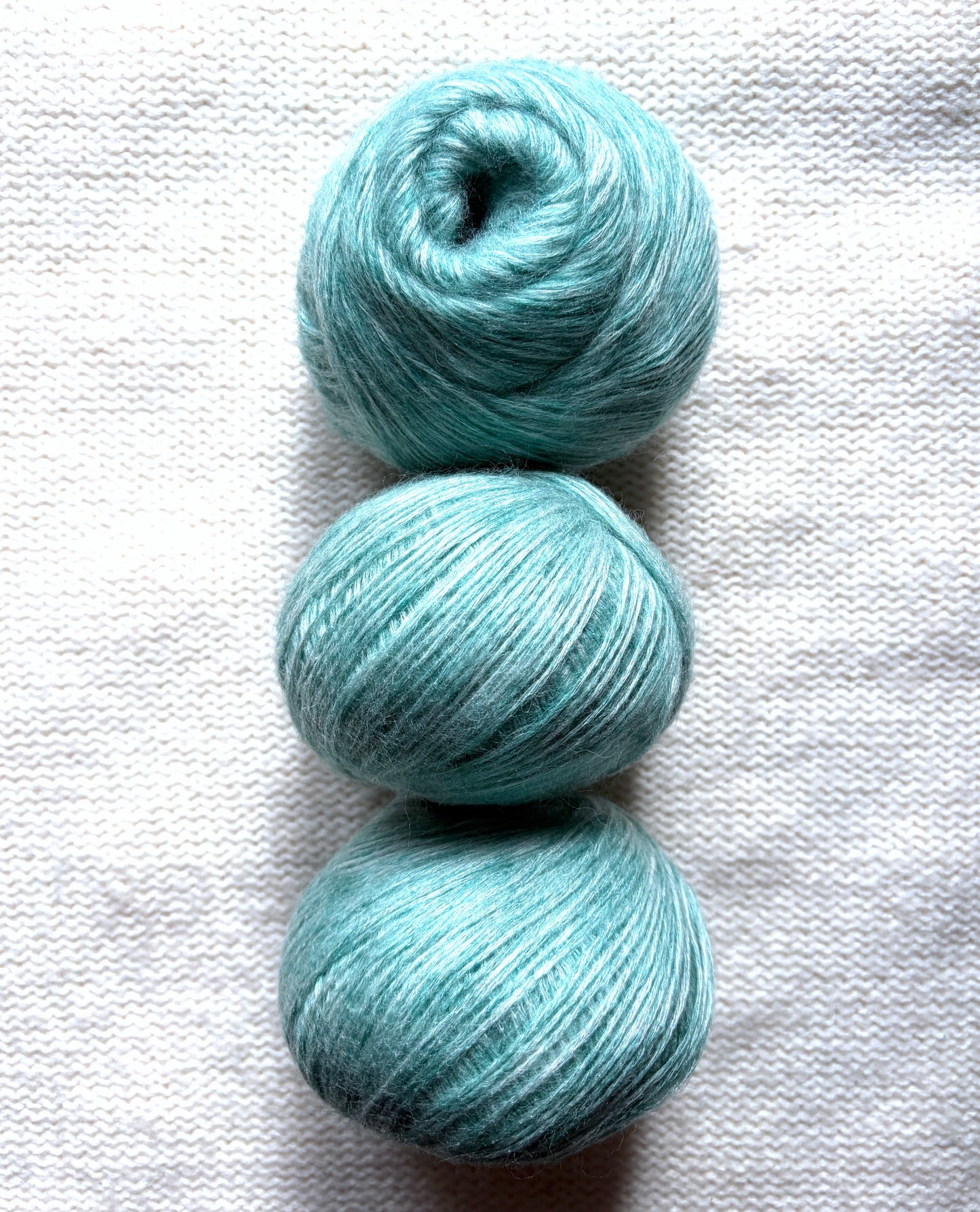 3 balls x 50g 90% Cashmere yarn : Cashmere + Bamboo fiber : 11 Seafoam Green