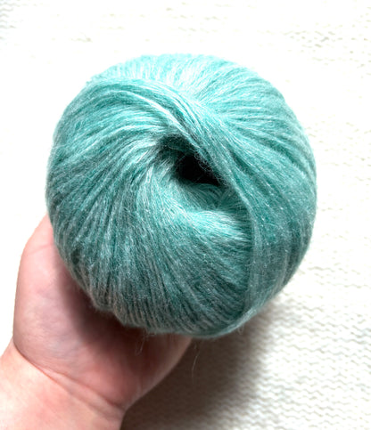 3 balls x 50g 90% Cashmere yarn : Cashmere + Bamboo fiber : 11 Seafoam Green