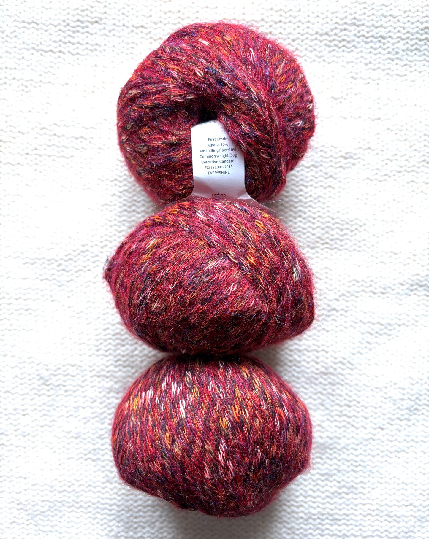 3 balls x 50g Alpaca yarn : 90% Alpaca + 10% Anti Pilling Fiber : 12 Cherry Red