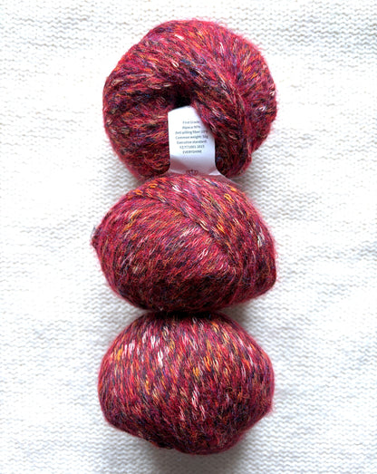 3 balls x 50g Alpaca yarn : 90% Alpaca + 10% Anti Pilling Fiber : 12 Cherry Red