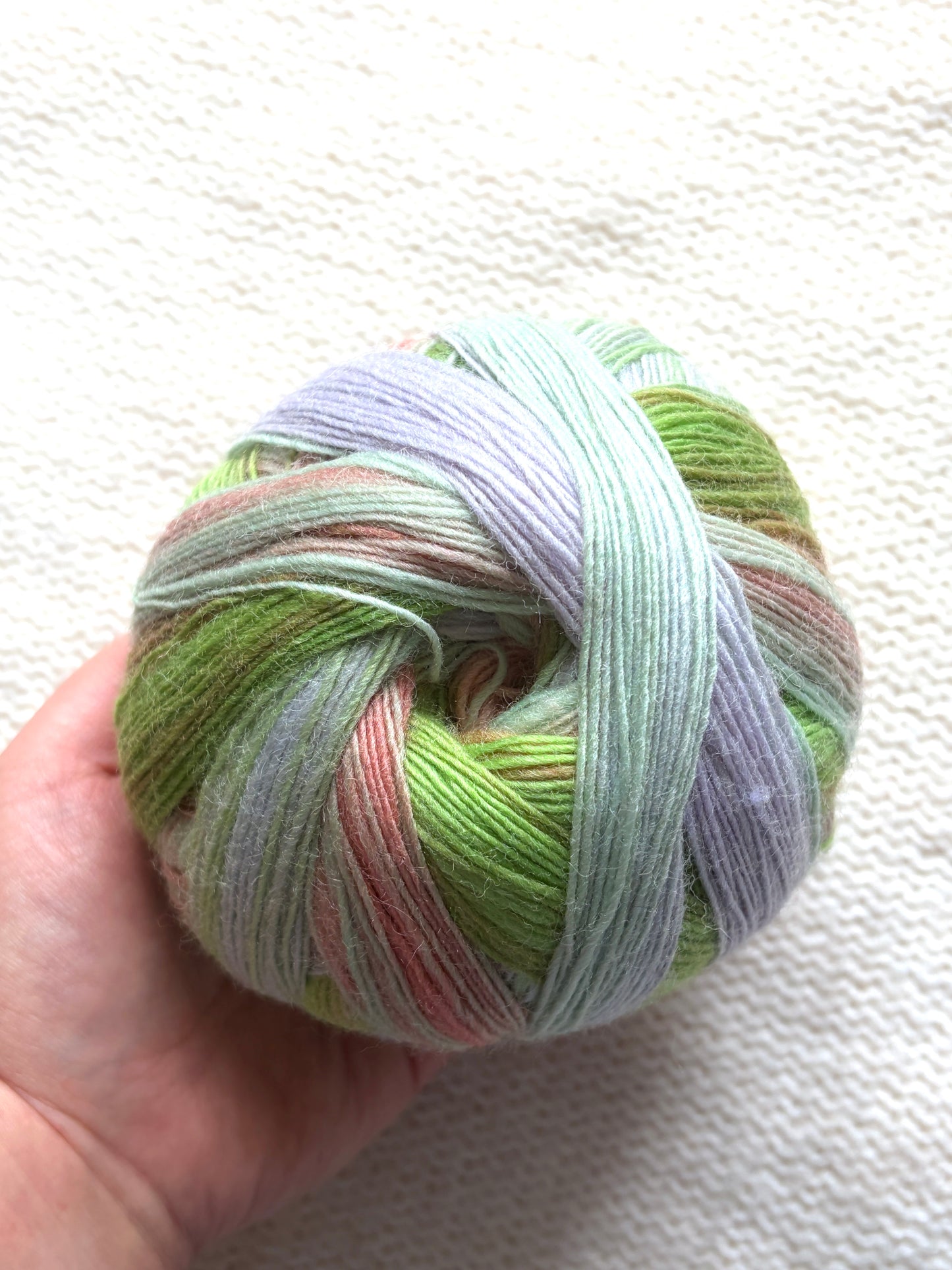 2 balls x 100g Gradient Wool Blend yarn : 70% Wool + Polyester : 06 Secret Garden