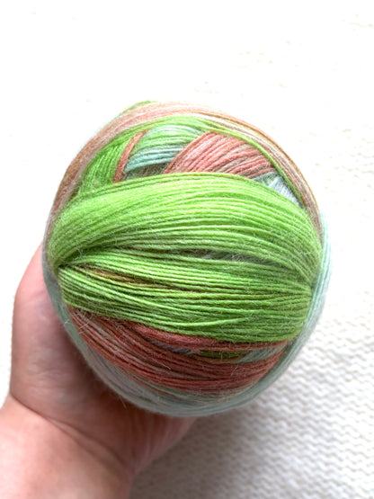 2 balls x 100g Gradient Wool Blend yarn : 70% Wool + Polyester : 06 Secret Garden