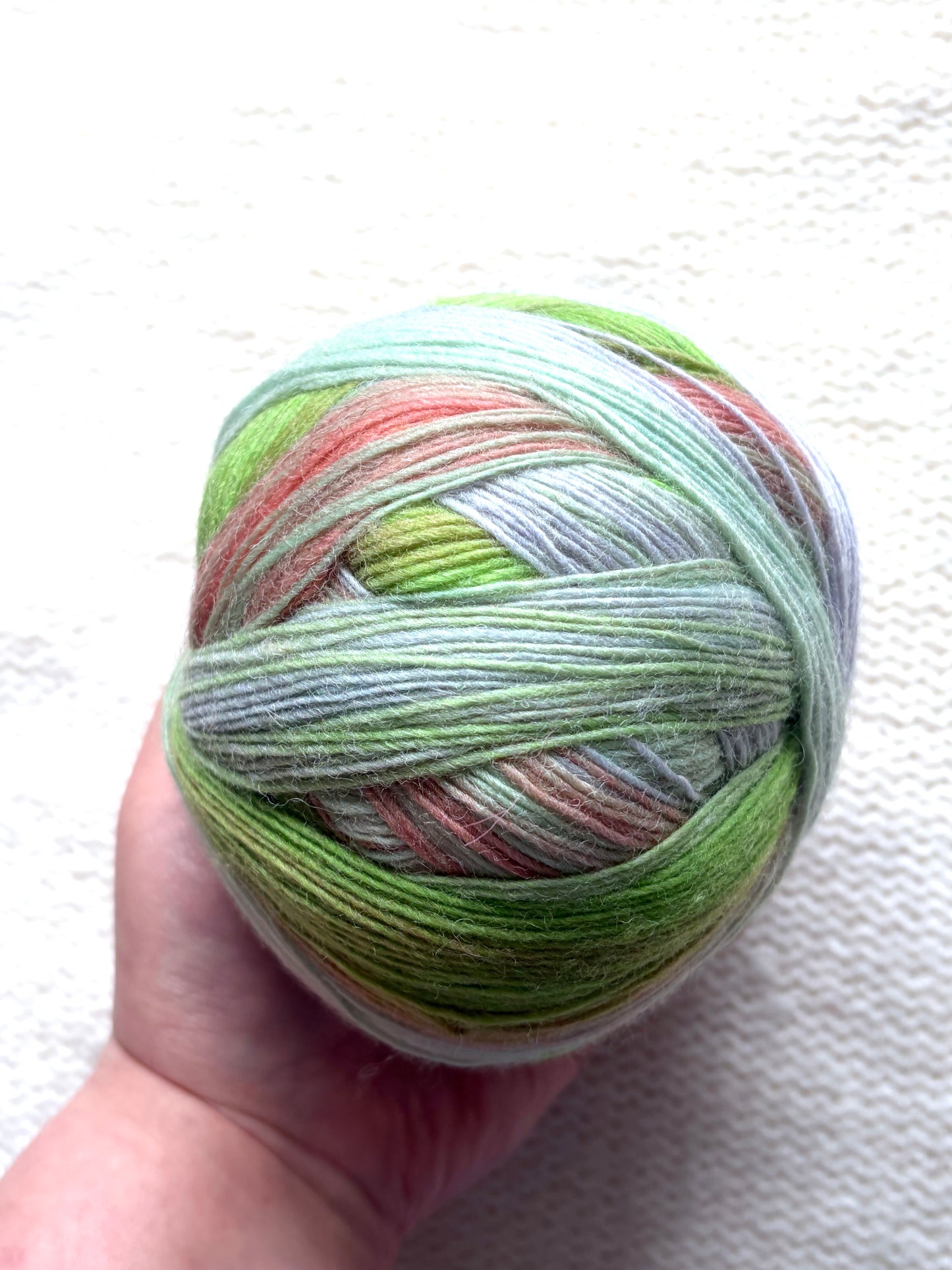 2 balls x 100g Gradient Wool Blend yarn : 70% Wool + Polyester : 06 Secret Garden