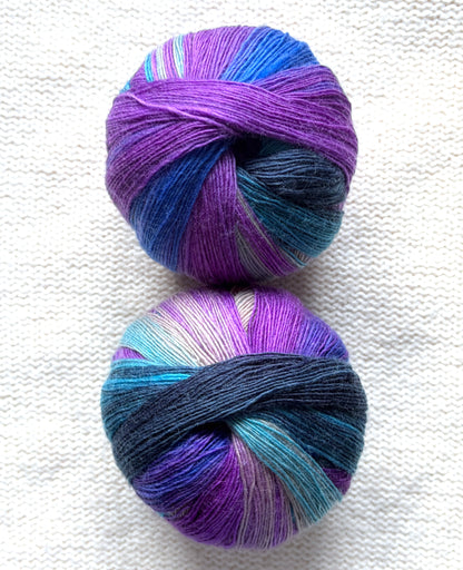 2 balls x 100g Gradient Wool Blend yarn : 70% Wool + Polyester : 11 Mystic Night
