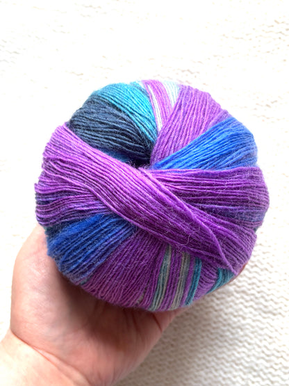 2 balls x 100g Gradient Wool Blend yarn : 70% Wool + Polyester : 11 Mystic Night