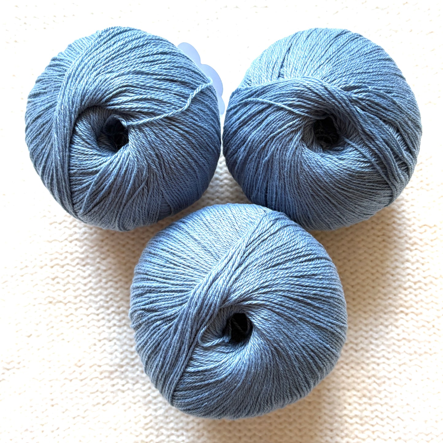 3 balls x 50g Cashmere yarn : 100% Cashmere : 10 Slate Blue
