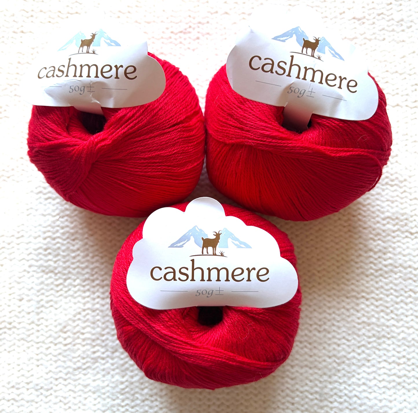 3 balls x 50g Cashmere yarn : 100% Cashmere : 06 Bright Red