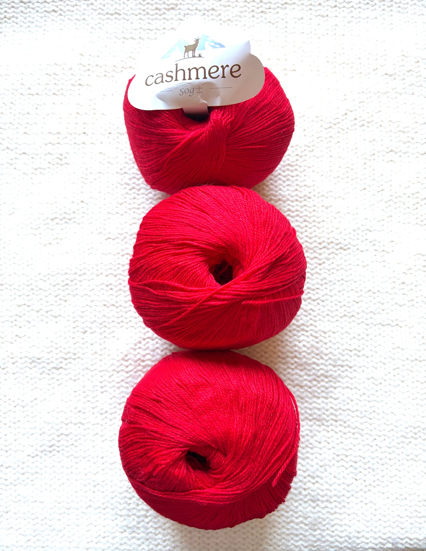 3 balls x 50g Cashmere yarn : 100% Cashmere : 06 Bright Red