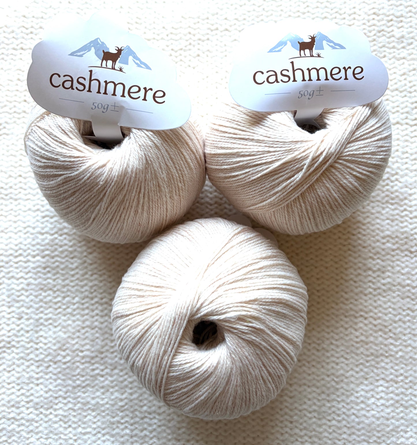 3 balls x 50g Cashmere yarn : 100% Cashmere : 05 Cream