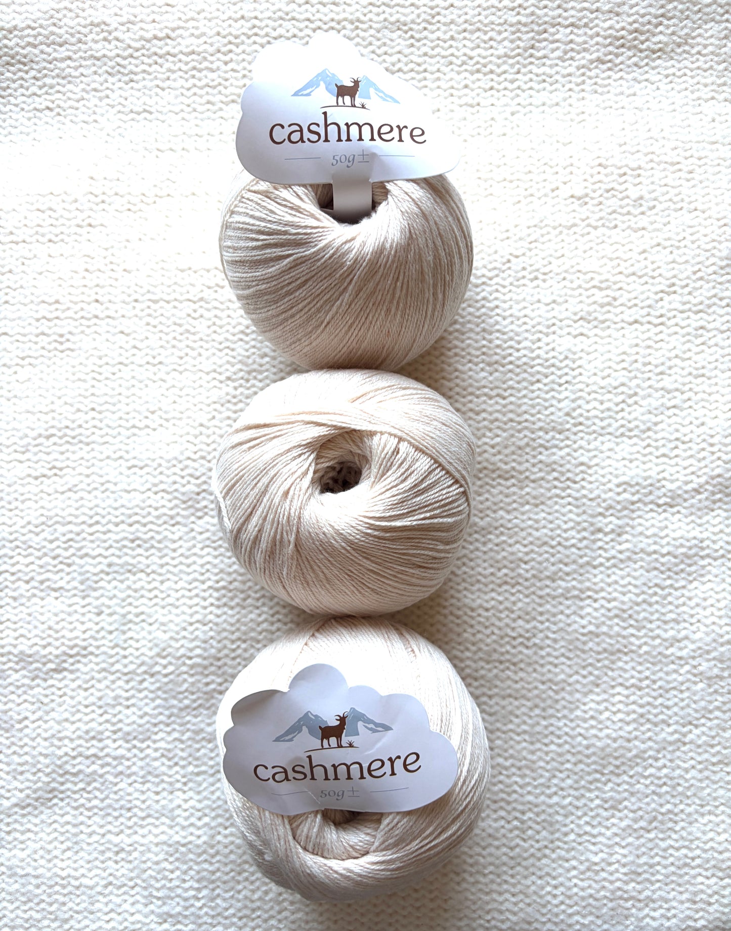 3 balls x 50g Cashmere yarn : 100% Cashmere : 05 Cream