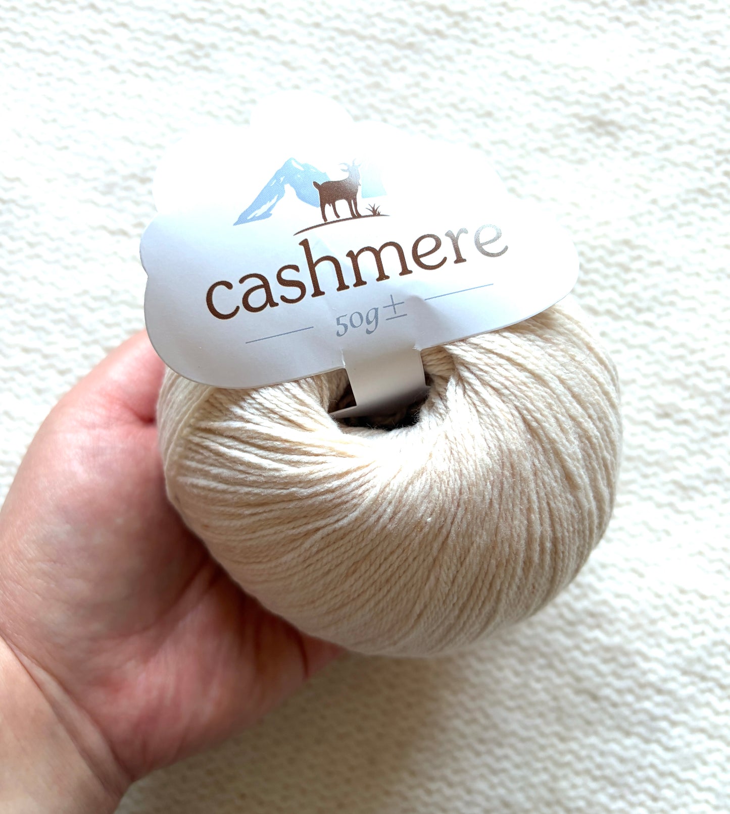 3 balls x 50g Cashmere yarn : 100% Cashmere : 05 Cream