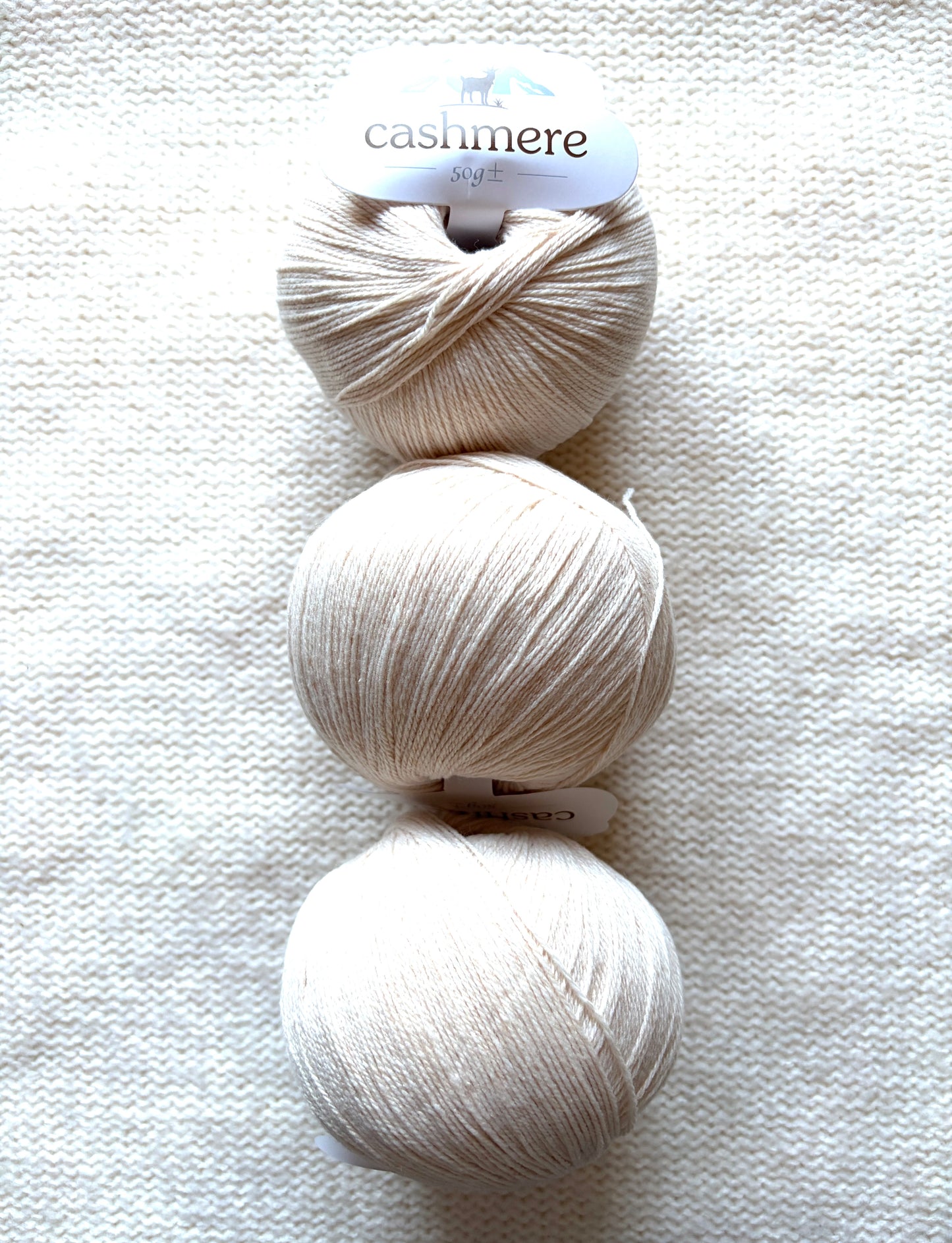 3 balls x 50g Cashmere yarn : 100% Cashmere : 05 Cream