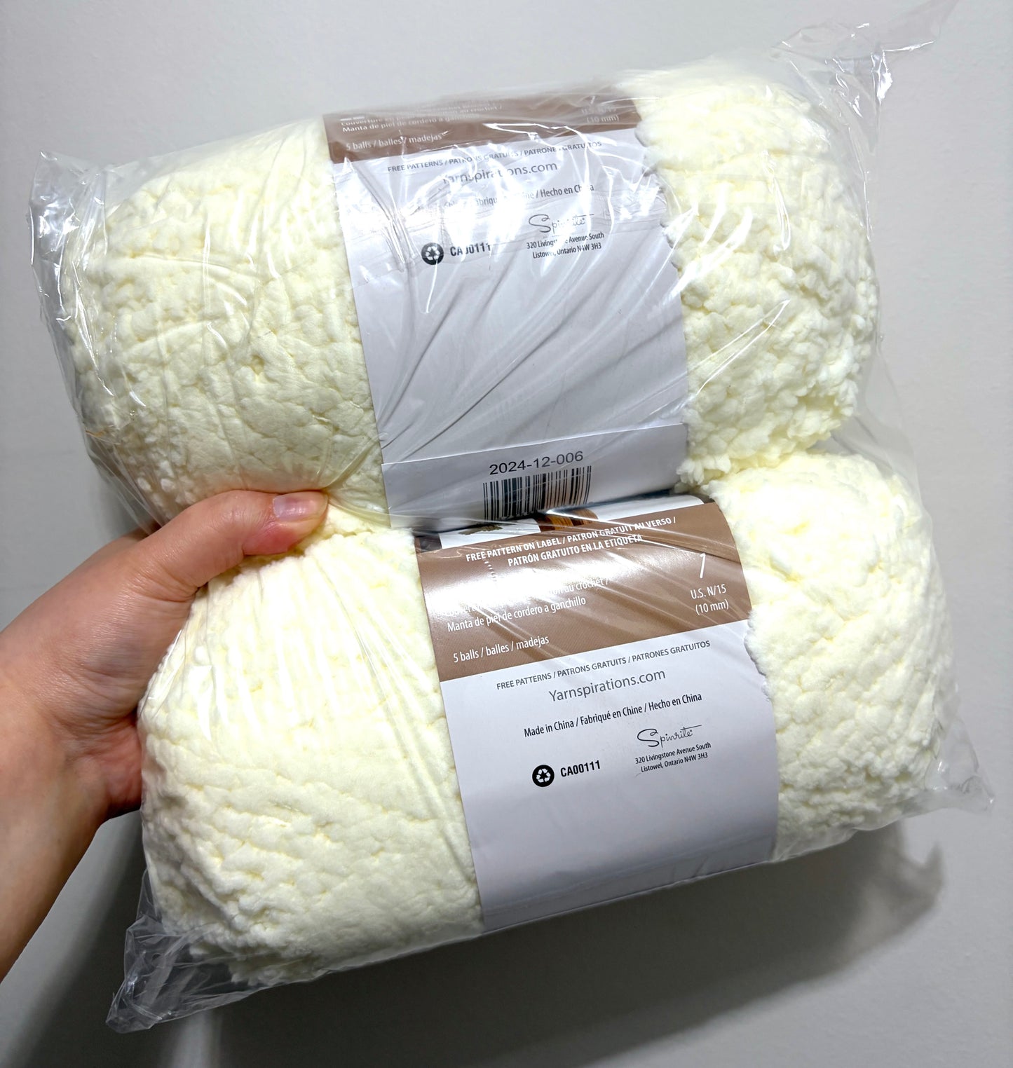 4 balls x 250g Bernat Sheepy Super Chunky Yarn : Cotton Tail