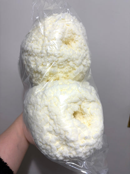 4 balls x 250g Bernat Sheepy Super Chunky Yarn : Cotton Tail