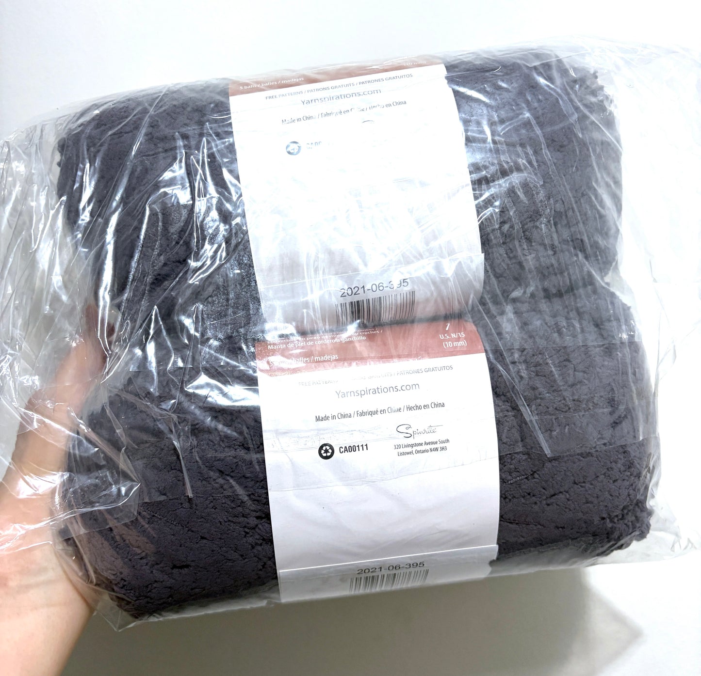 4 balls x 250g Bernat Sheepy Super Chunky Yarn : Black Bear
