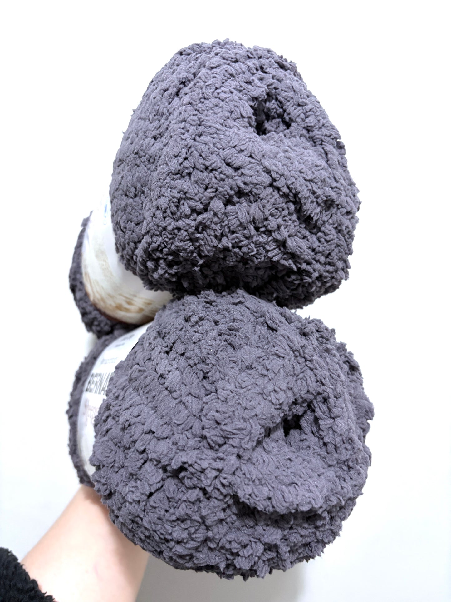4 balls x 250g Bernat Sheepy Super Chunky Yarn : Black Bear